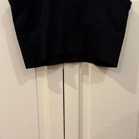 Black Deep V-Neck Cropped Top - Picture 9 of 11